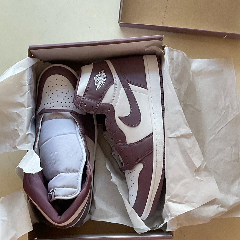 Nike Men's Maroon and White Sneakers